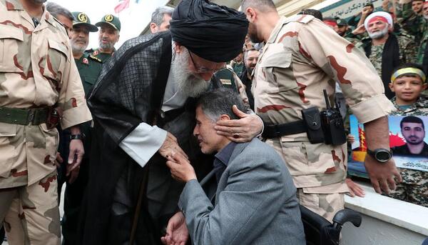 عکس رهبر انقلاب در دانشگاه امام حسین
