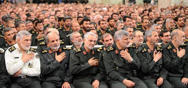 عکس حاج قاسم با رهبر انقلاب