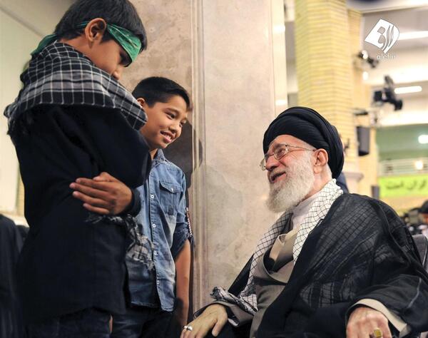 عکس رهبر انقلاب در جبهه