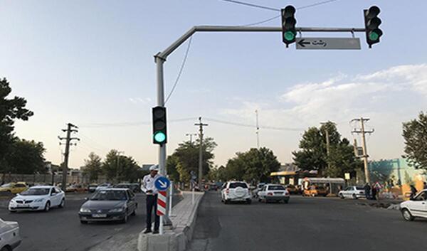 عکس چراغ راهنمایی خورشیدی