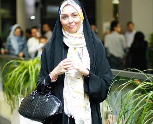 عکس دختر چادری با کیف مدرسه