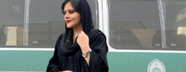 عکس مهسا امینی حین دستگیری
