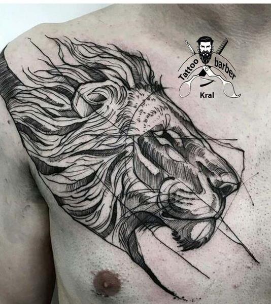 عکس طرح تاتو روي سينه مردانه ساده