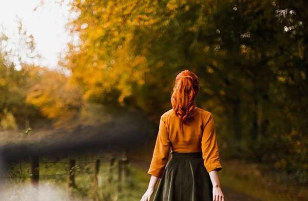 عکس دختر در فصل پاییز برای پروفایل