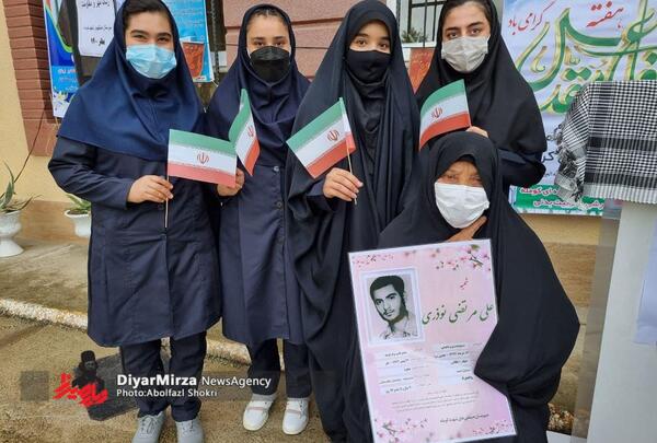 عکس مهسا امینی با لباس کومله