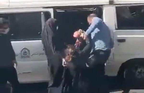 عکس مهسا امینی در ماشین گشت ارشاد