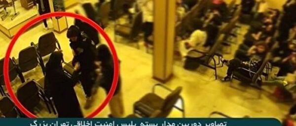 عکس مهسا امینی در ماشین گشت ارشاد