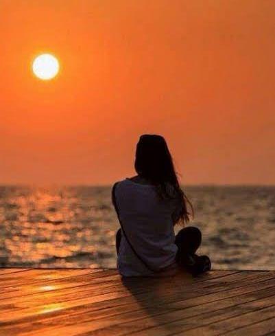 عکس فیک دختر کنار دریا