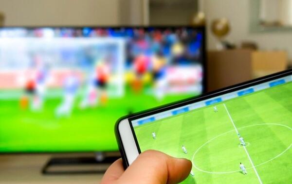عکس انداختن تصویر گوشی اپل روی تلویزیون
