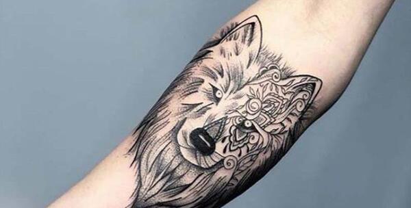 عکس خالکوبی روی دست گرگ