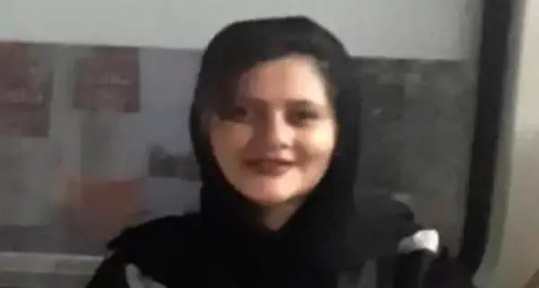 عکس مهسا امینی با لباس محلی