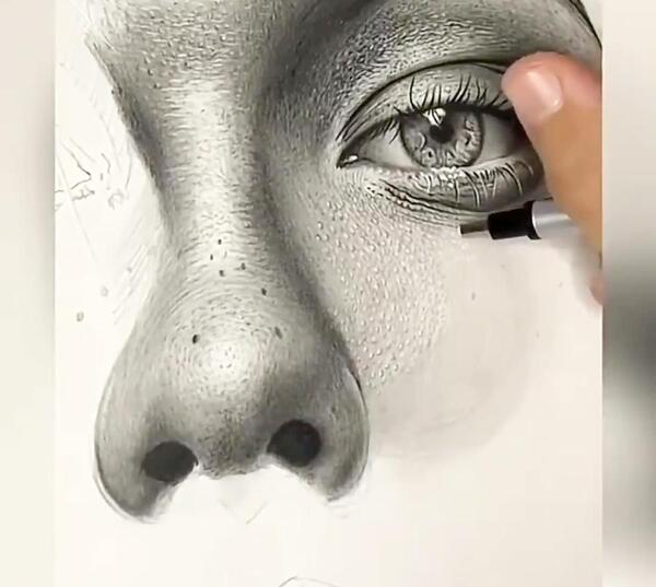 عکس نقاشی سیاه قلم هایپر