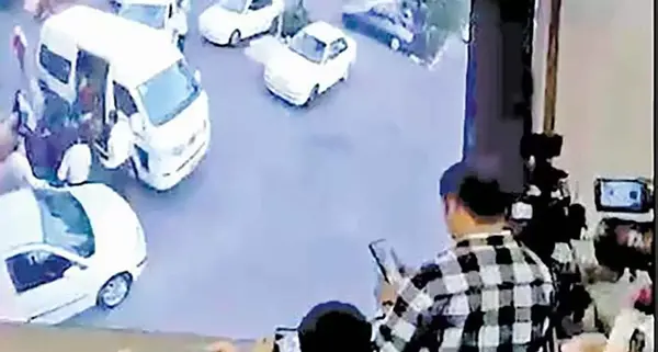 عکس مهسا امینی هنگام بازداشت