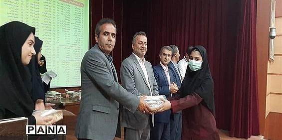 عکس خانم غنی زاده مجری رادیو ارومیه