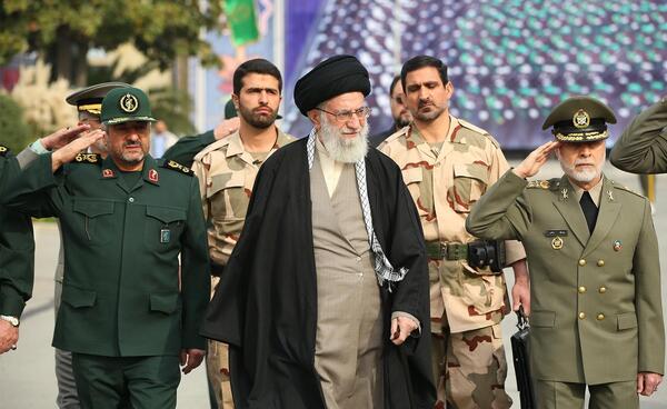 عکس رهبر نظامی