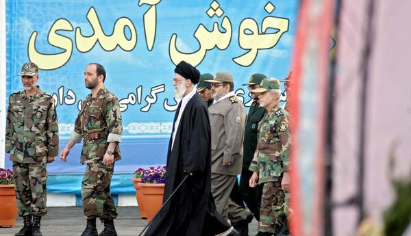 عکس رهبر نظامی