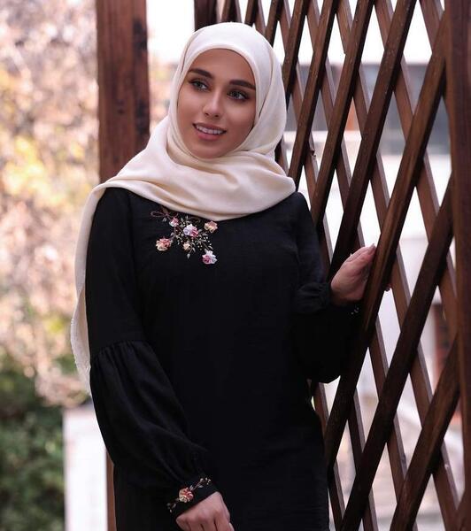 عکس ژست عکاسی تولد دختر با حجاب