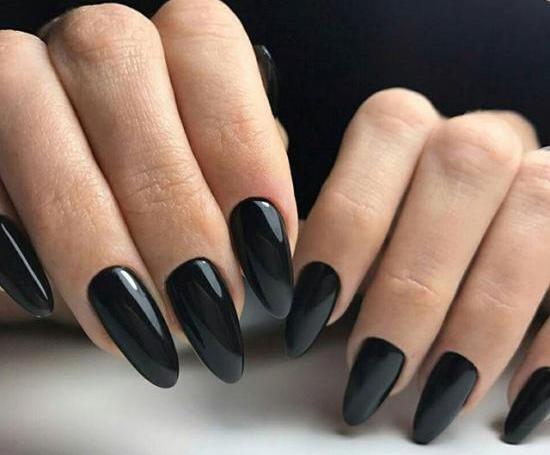 عکس مدل ناخن ساده مشکی