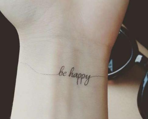عکس تاتو روی مچ دست ظریف