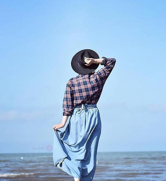 ژست عکس تولد کنار ساحل