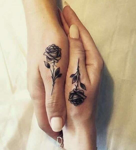 عکس خالکوبی روی دست گل