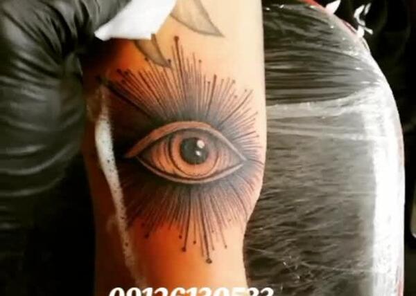عکس تاتو چشم سوم روی دست