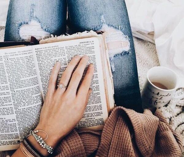 عکس پروفایل دخترونه اسپرت کتاب