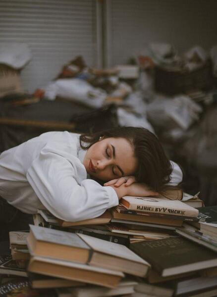 عکس پروفایل دخترونه اسپرت کتاب