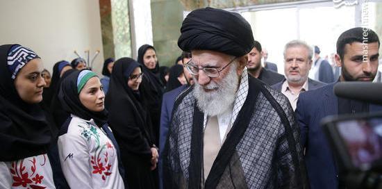 عکس دختر چادری و رهبر