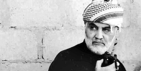 عکس حاج قاسم چفیه به سر