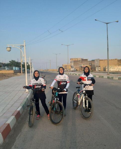 عکس نقاشی دختر دوچرخه سوار