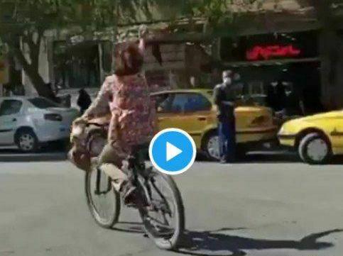 عکس نقاشی دختر دوچرخه سوار