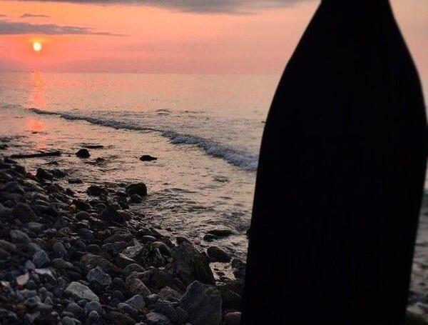 عکس دختر چادری لب دریا
