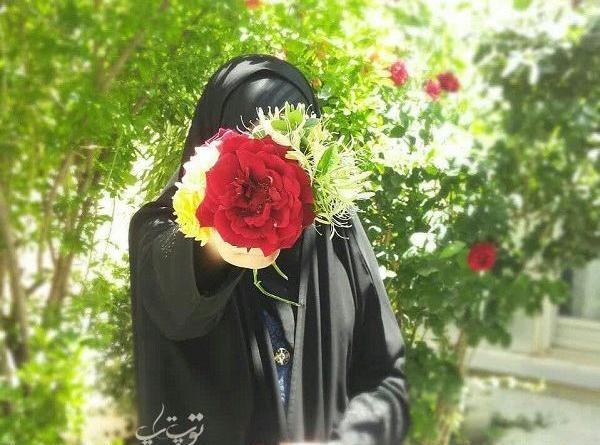 عکس دختر چادری و گل