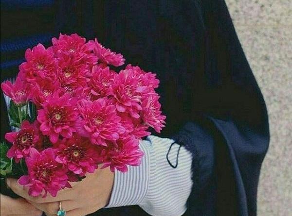 عکس دختر چادری و گل
