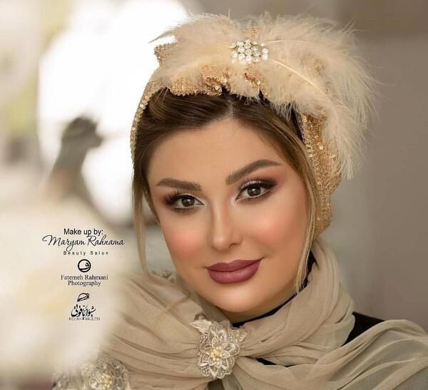 عکس نیوشا ضیغمی با خانواده اش