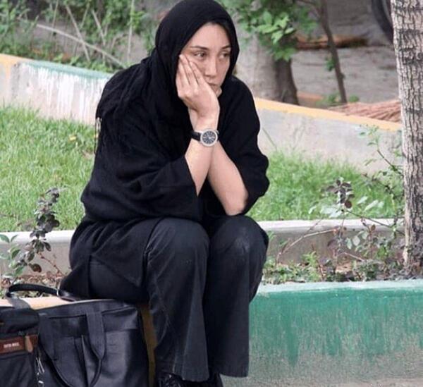 عکس زانو غم بغل گرفتن