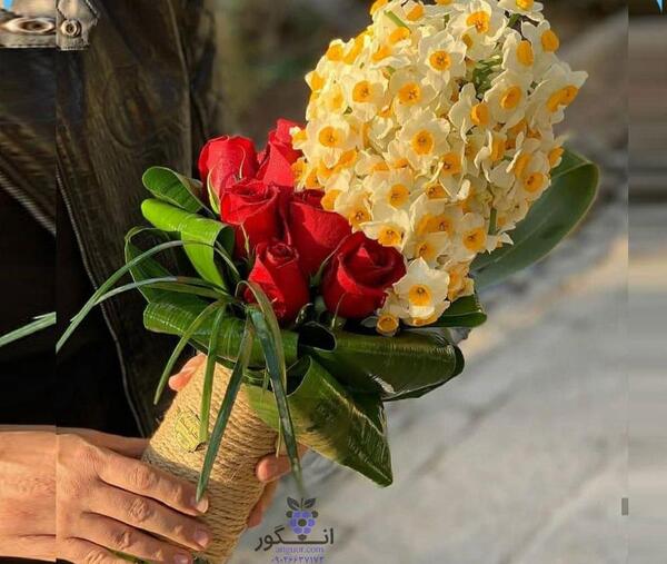 عکس دخترانه گل در دست