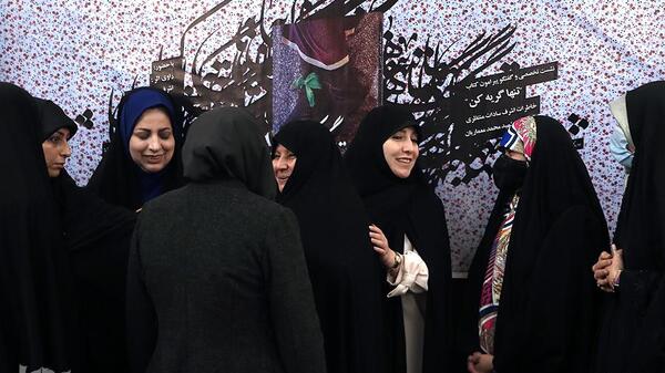 عکس خانم تنها
