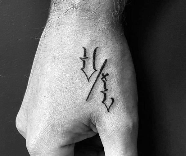 عکس تاتو روی دست مردانه ساده