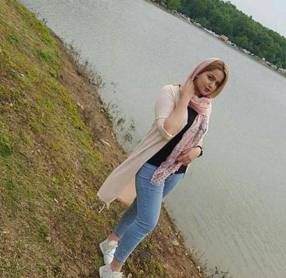 عکس فیک دختر ایستاده