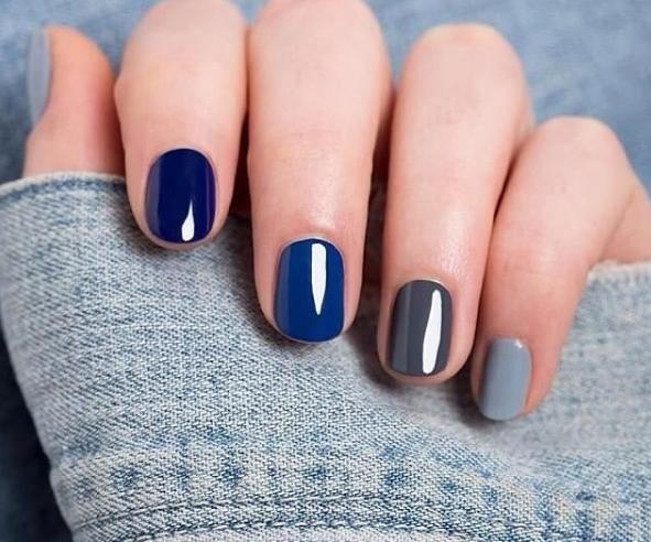 عکس مدل ناخن هر دست یک رنگ