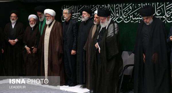 عکس رهبر در کنار امام خمینی
