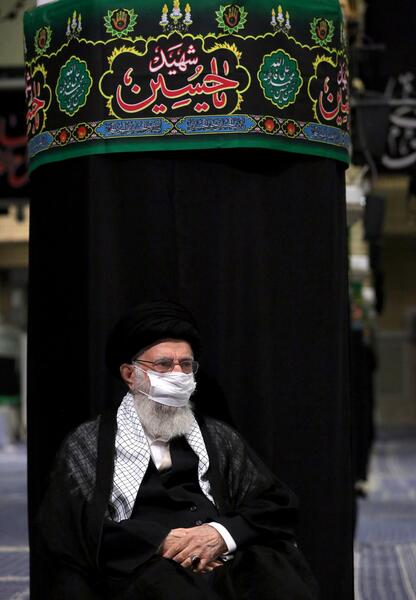 عکس رهبر در کنار امام خمینی