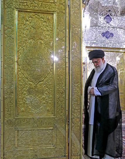 عکس رهبر در کنار امام خمینی