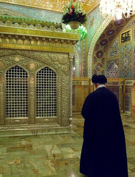 عکس رهبر در کنار امام خمینی