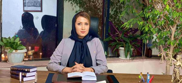عکس خانم وکیل ایرانی