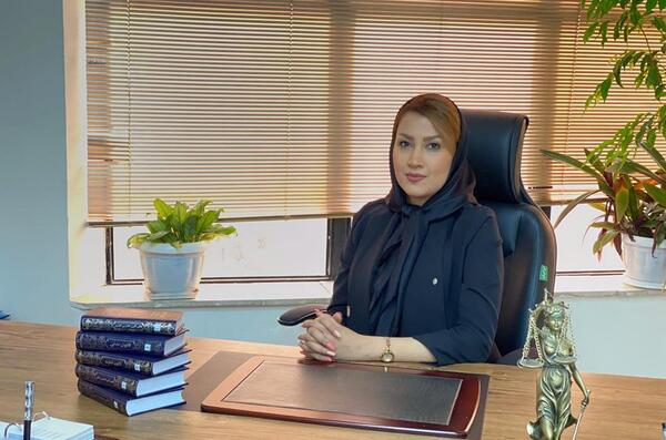 عکس خانم وکیل ایرانی