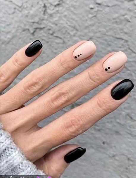 عکس مدل ناخن سفید مشکی ساده