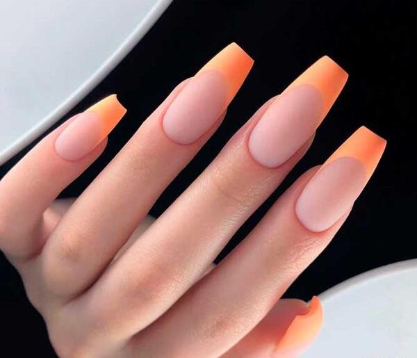 عکس مدل ناخن گلدونی کوتاه فرنچ